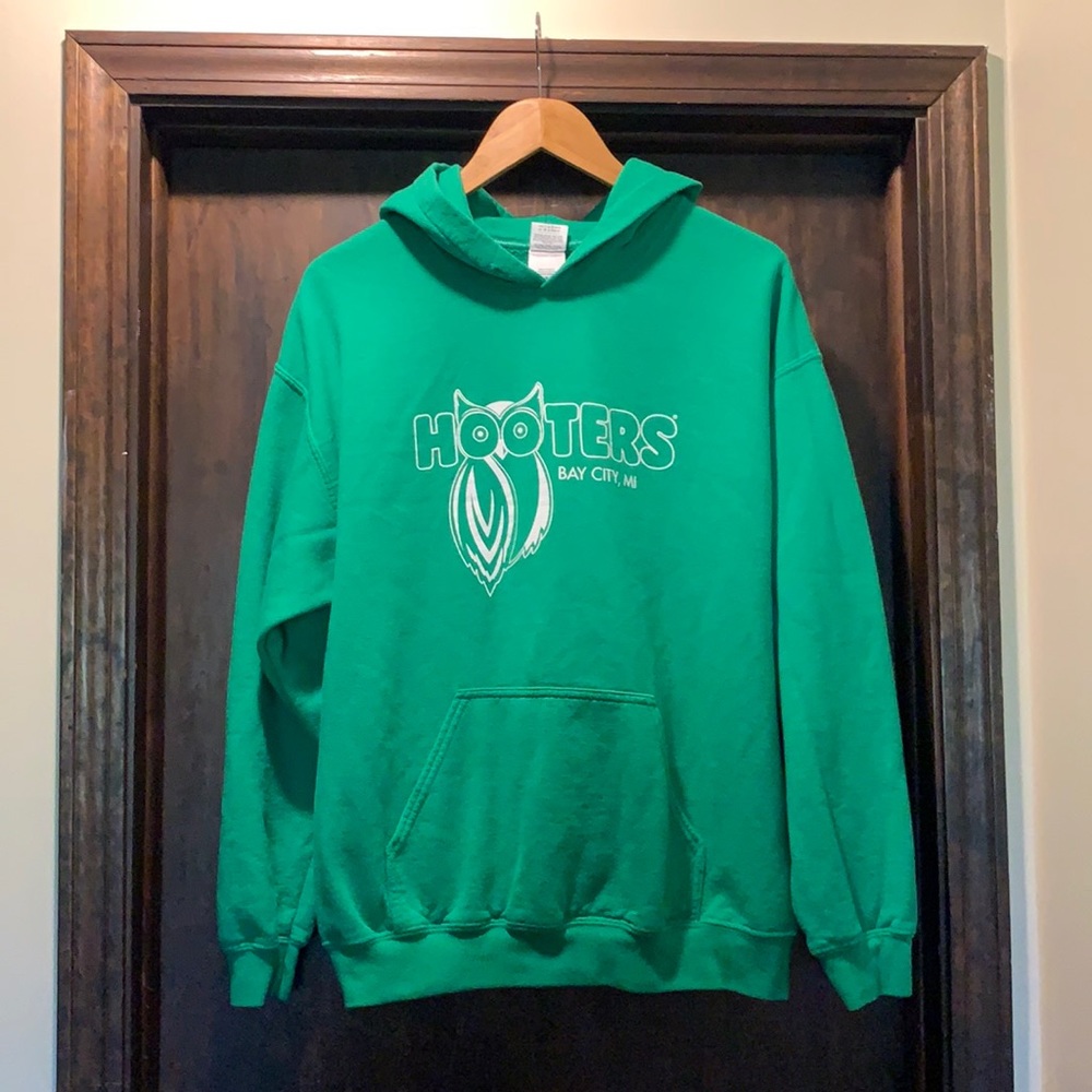 Men’s Hooters Sweatshirt